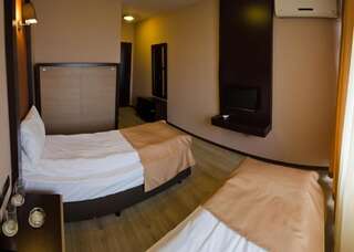 Отель Luxor Complex Ивайловград Стандартный двухместный номер с 1 кроватью или 2 отдельными кроватями-5